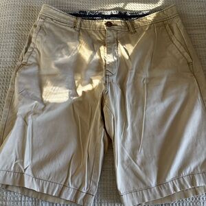 Men’s cream corduroy Tommy bahama shorts